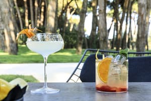 thumbnail: Poolside bar