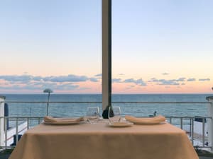thumbnail: Restaurant