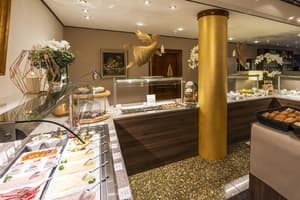 thumbnail: Breakfast area