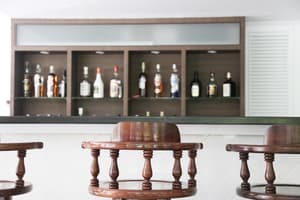 thumbnail: Bar (on property)