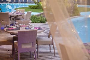thumbnail: Outdoor dining