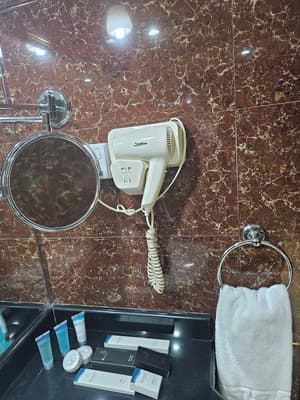 thumbnail: Bathroom amenities