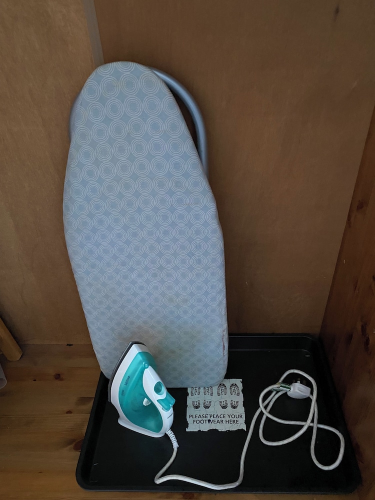 Iron/ironing board