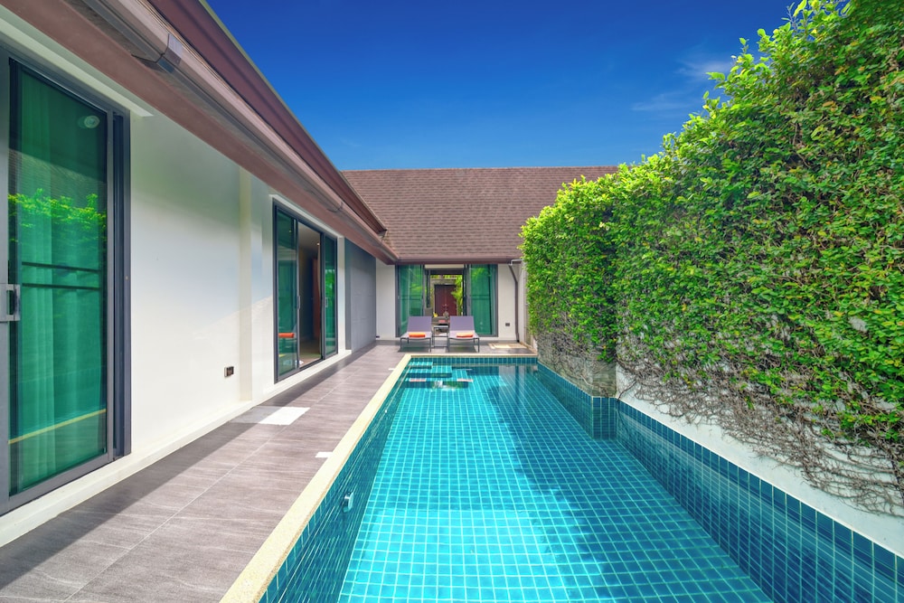 Private pool