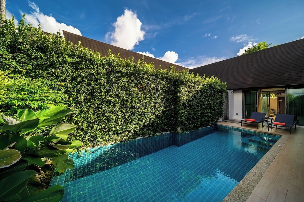 Private pool
