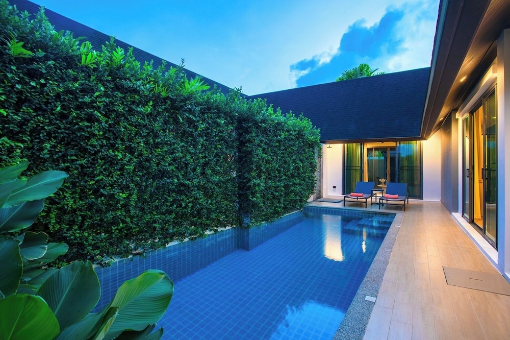 Private pool