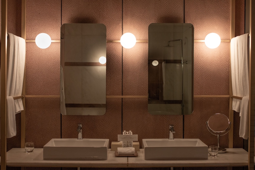 Bathroom amenities