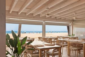 thumbnail: Outdoor dining