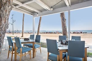 thumbnail: Outdoor dining