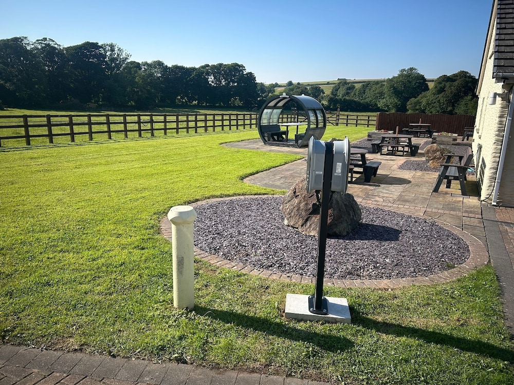 Electric vehicle charging station