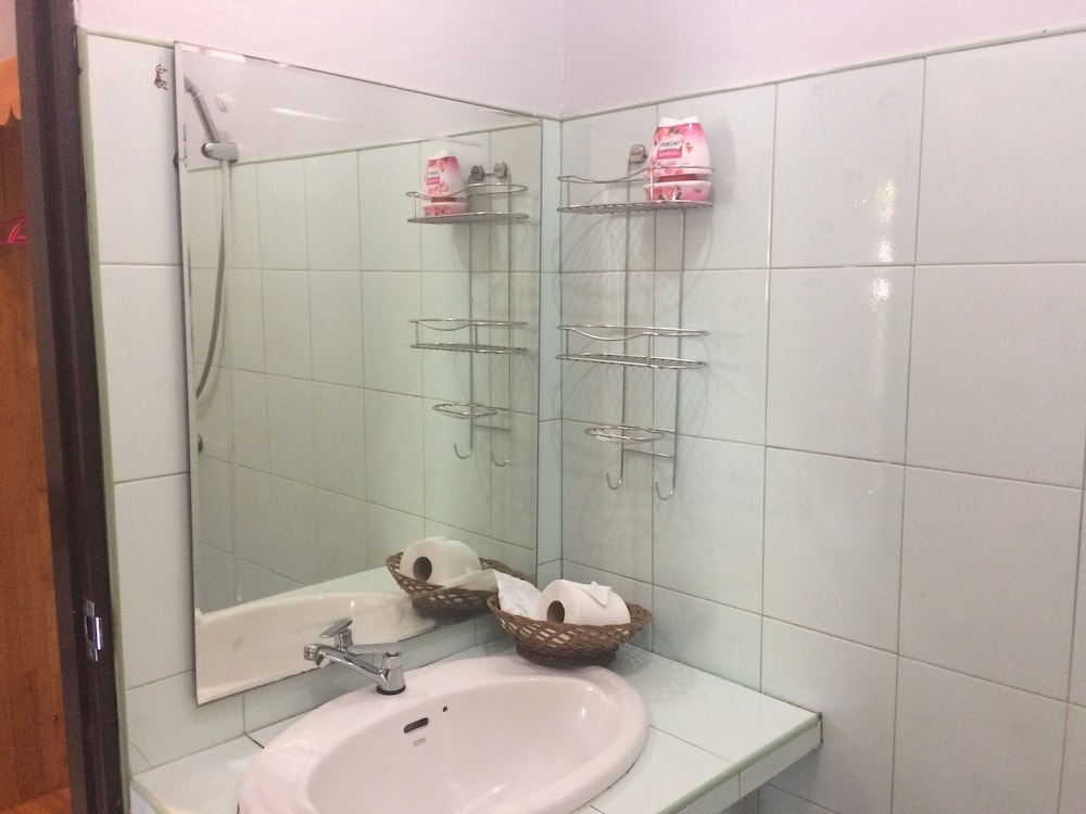 Bathroom sink