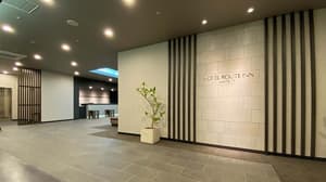 thumbnail: Interior entrance