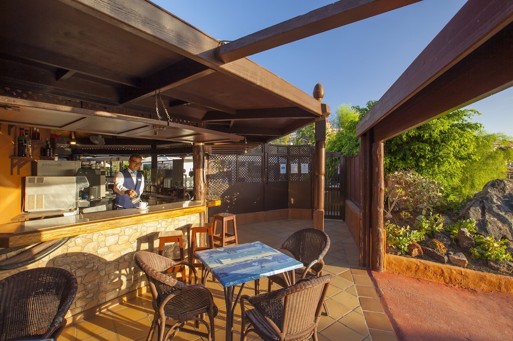 Poolside bar