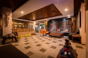 thumbnail: Lobby sitting area