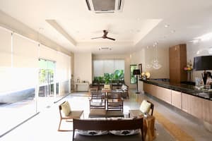 thumbnail: Interior entrance