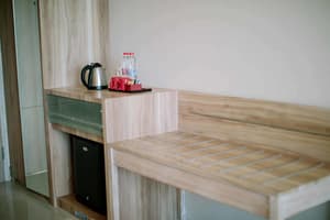 thumbnail: In-room business center