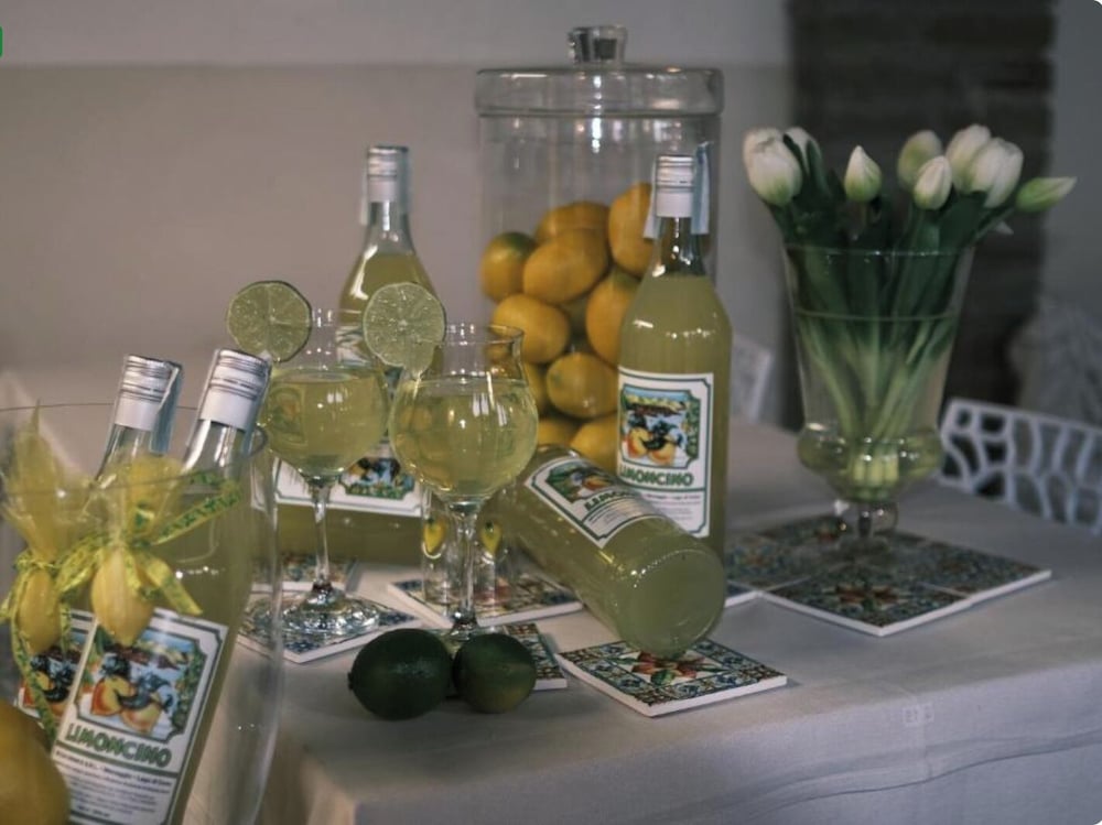 Poolside bar