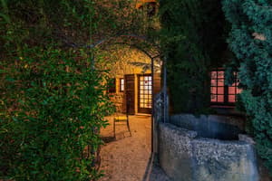 thumbnail: Exterior