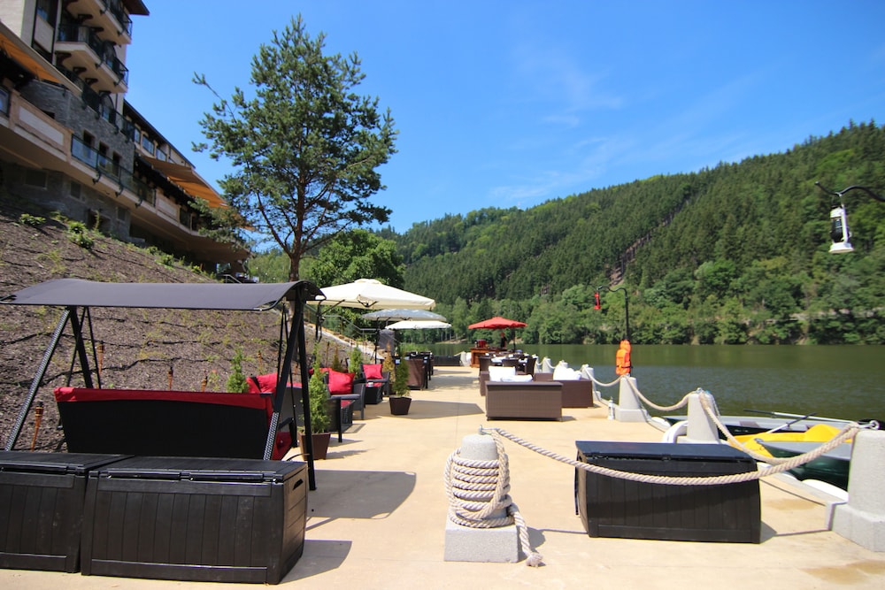 Sundeck