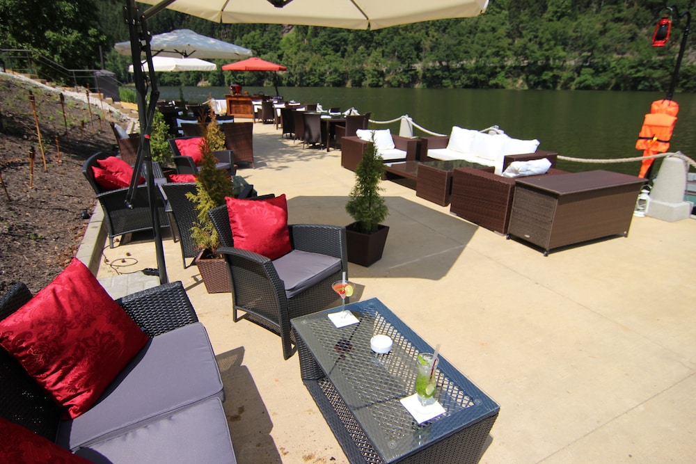 Sundeck