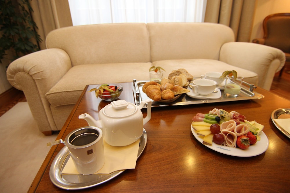 Room service - dining