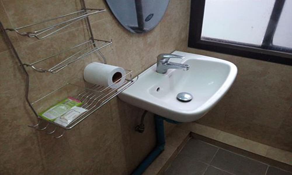 Bathroom sink