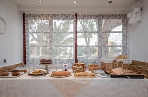 thumbnail: Breakfast area