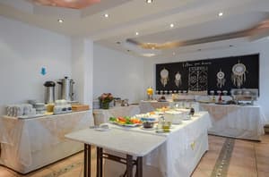 thumbnail: Breakfast area