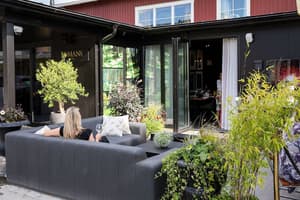 thumbnail: Outdoor dining