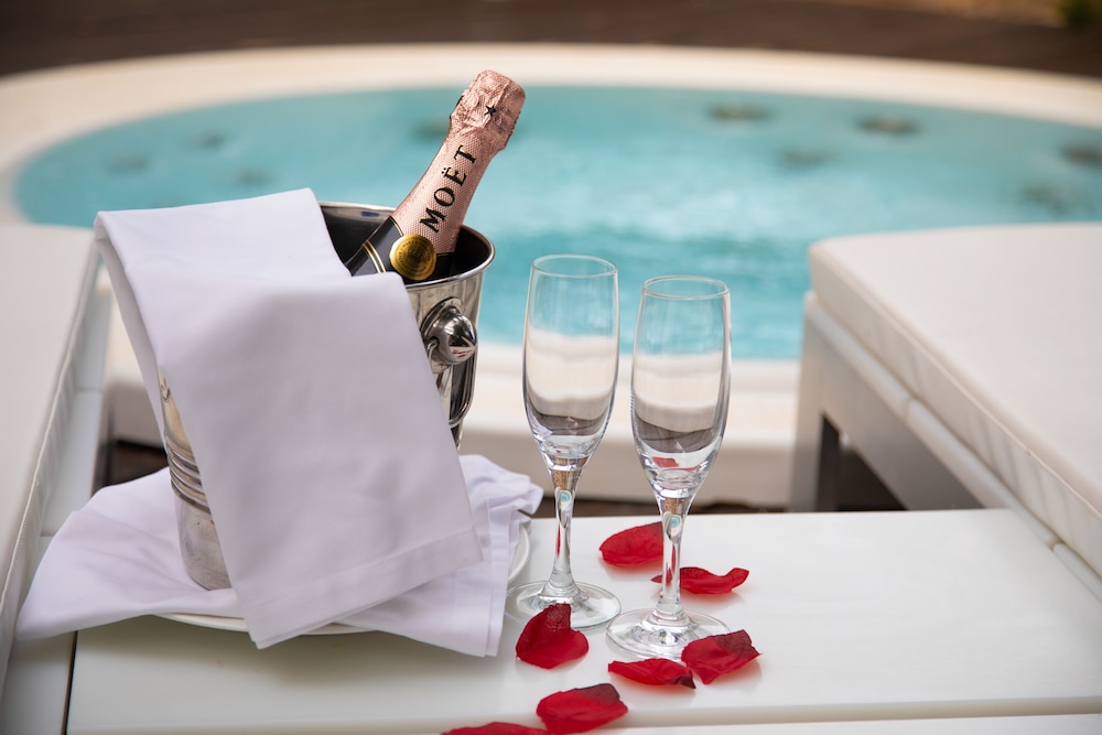 Private spa tub
