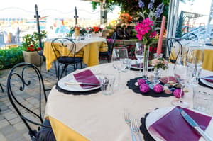 thumbnail: Outdoor dining
