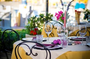 thumbnail: Outdoor dining