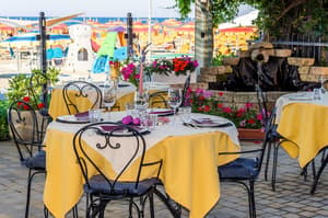 thumbnail: Outdoor dining