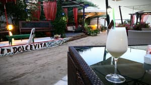 thumbnail: Outdoor dining