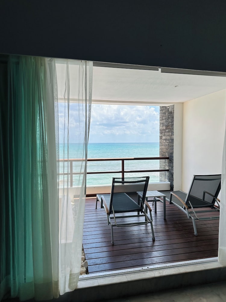 Beach/ocean view