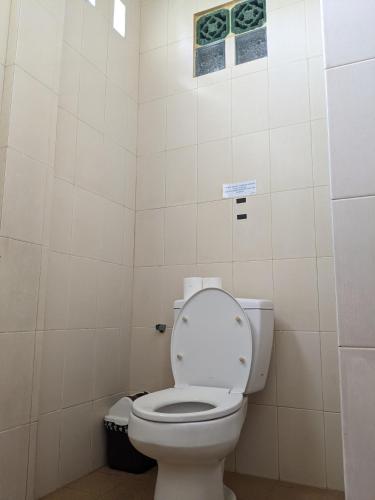 438087356.jpg