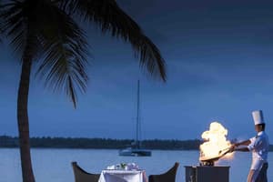 thumbnail: Couples dining