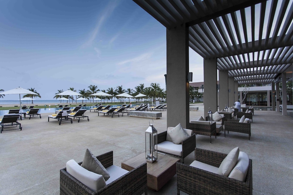 Poolside bar