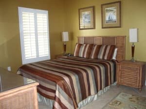 thumbnail: In-room dining