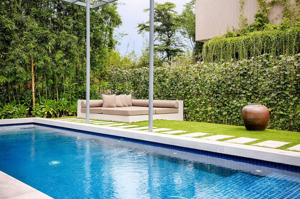 Private pool