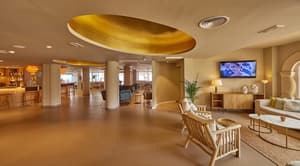 thumbnail: Interior entrance