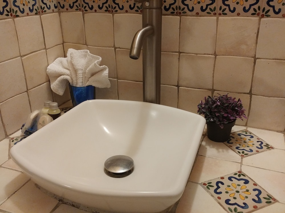 Bathroom sink