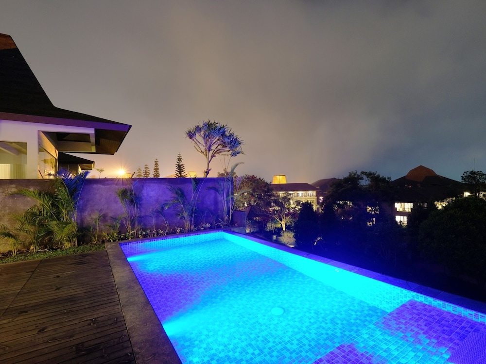 Private pool