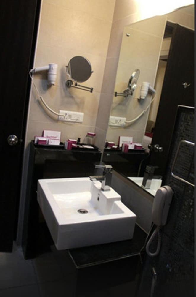 Bathroom sink