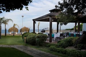 thumbnail: Outdoor dining
