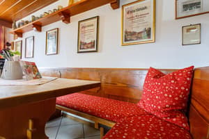 thumbnail: Family dining