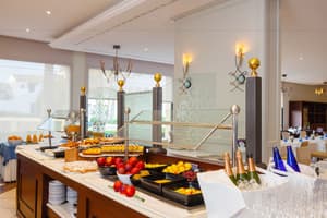 thumbnail: Family dining
