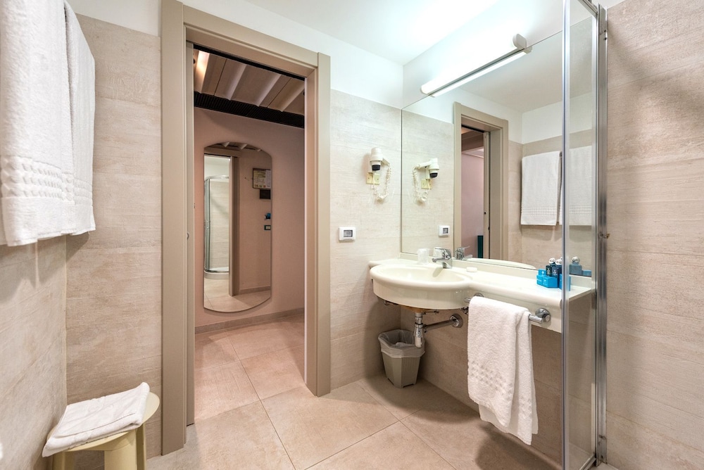 Bathroom sink