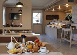 thumbnail: Breakfast area