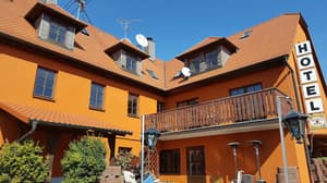 thumbnail: Front of property